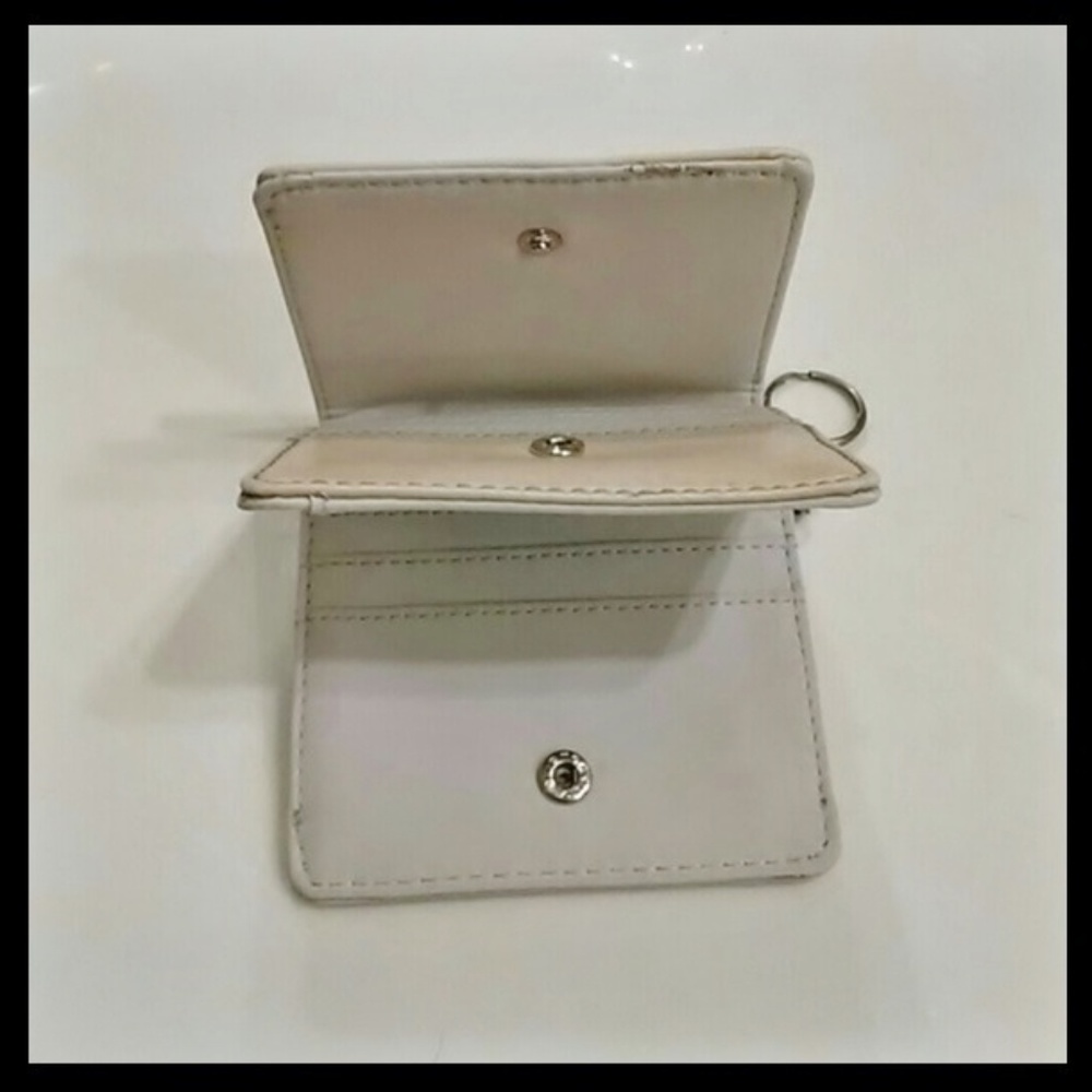 NEW Cream Nine West Keychain Wallet. - Picture 4 of 4